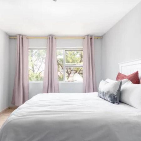 Leas Furnished Apartments - Capital Hill Pretoria-Noord Buitenkant foto